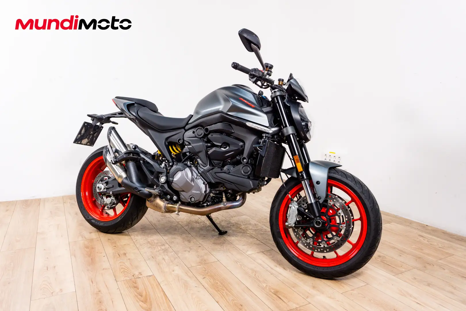 Ducati Monster 937 - 2