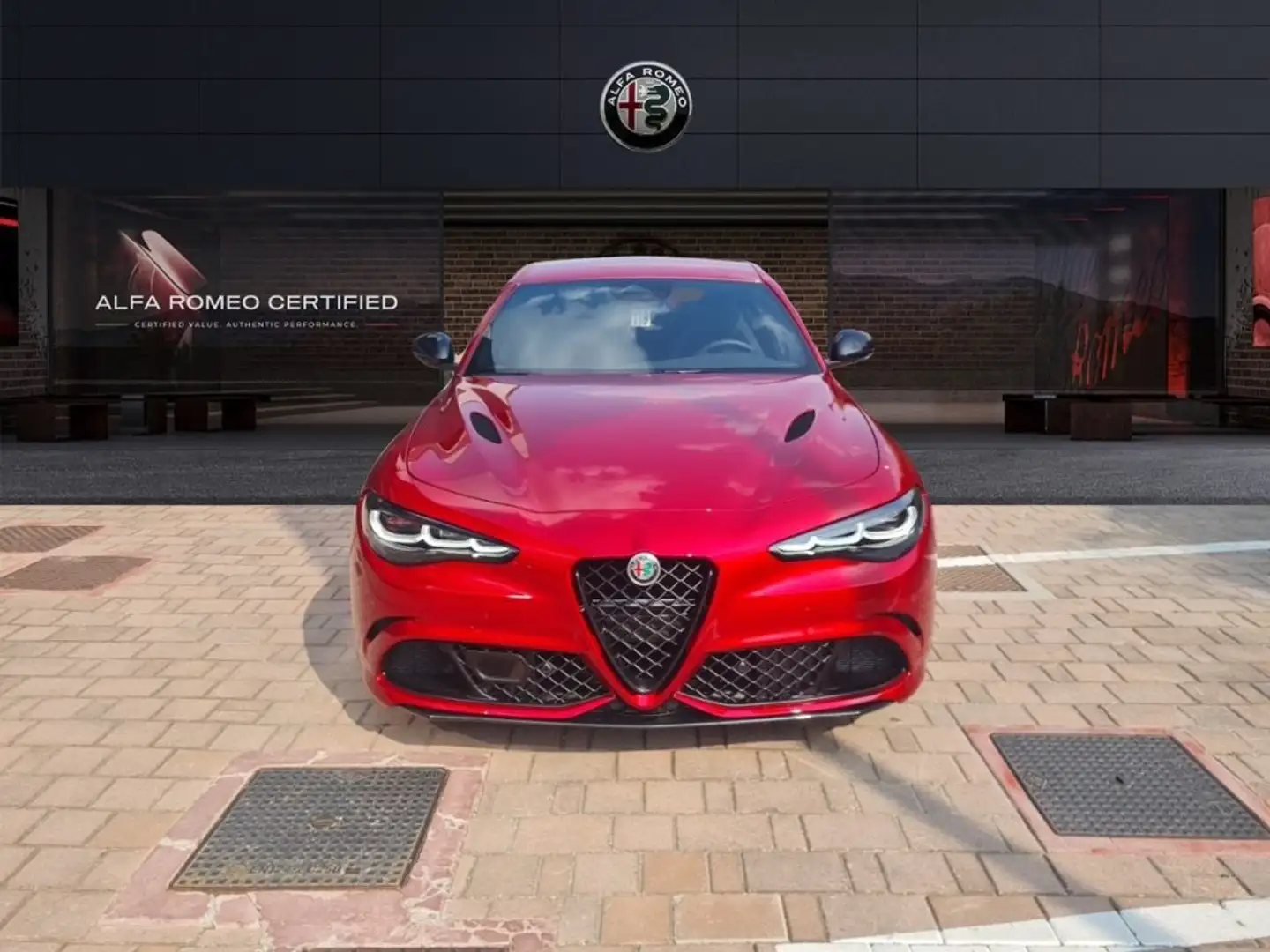 Alfa Romeo Giulia 2.9 V6 Bi-Turbo AT8 Quadrifoglio Piros - 2