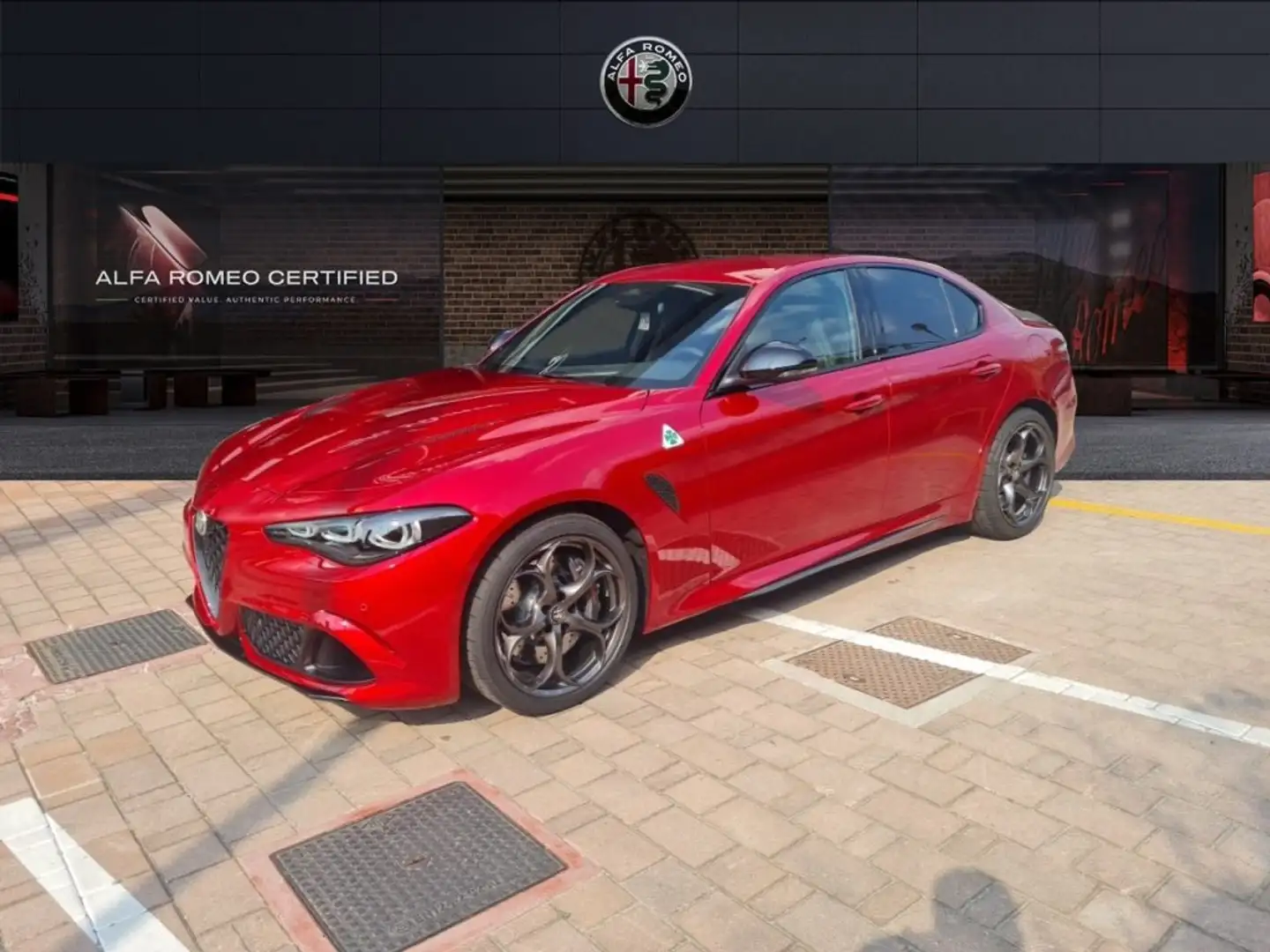 Alfa Romeo Giulia 2.9 V6 Bi-Turbo AT8 Quadrifoglio Piros - 1