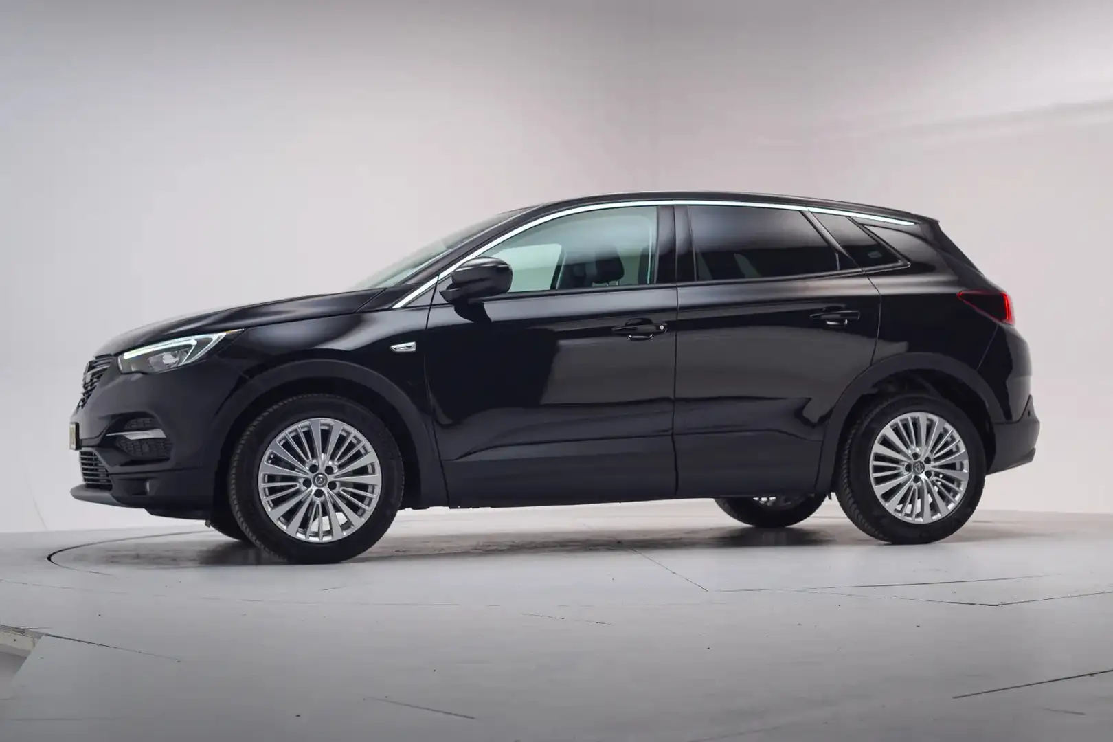 Opel Grandland X 1.2 Turbo Innovation [ LED Navi Comfortstoelen ] Noir - 2
