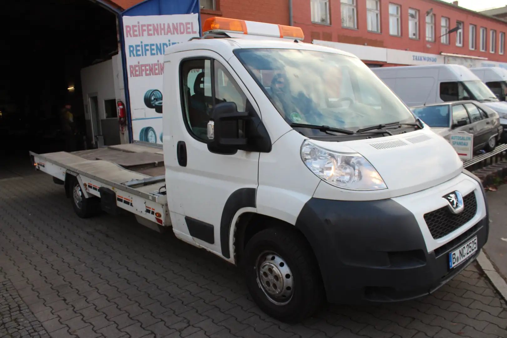 Peugeot Boxer 3,5T Algema Kippschlepper Weiß - 2