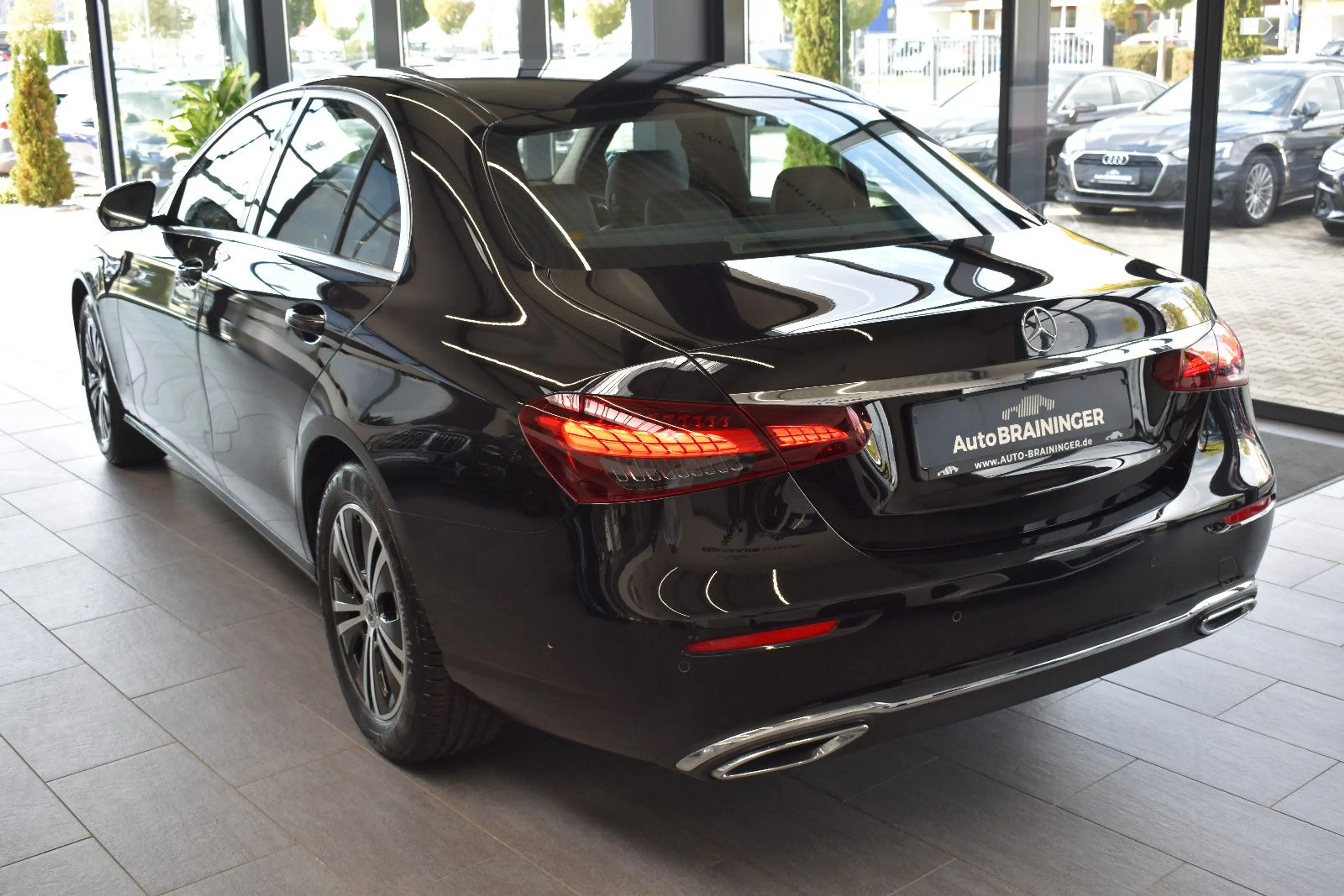 Mercedes-Benz E 220 E220d Limo Avantgarde 9G-tronic LED~AIR~WideScr. — photo 7