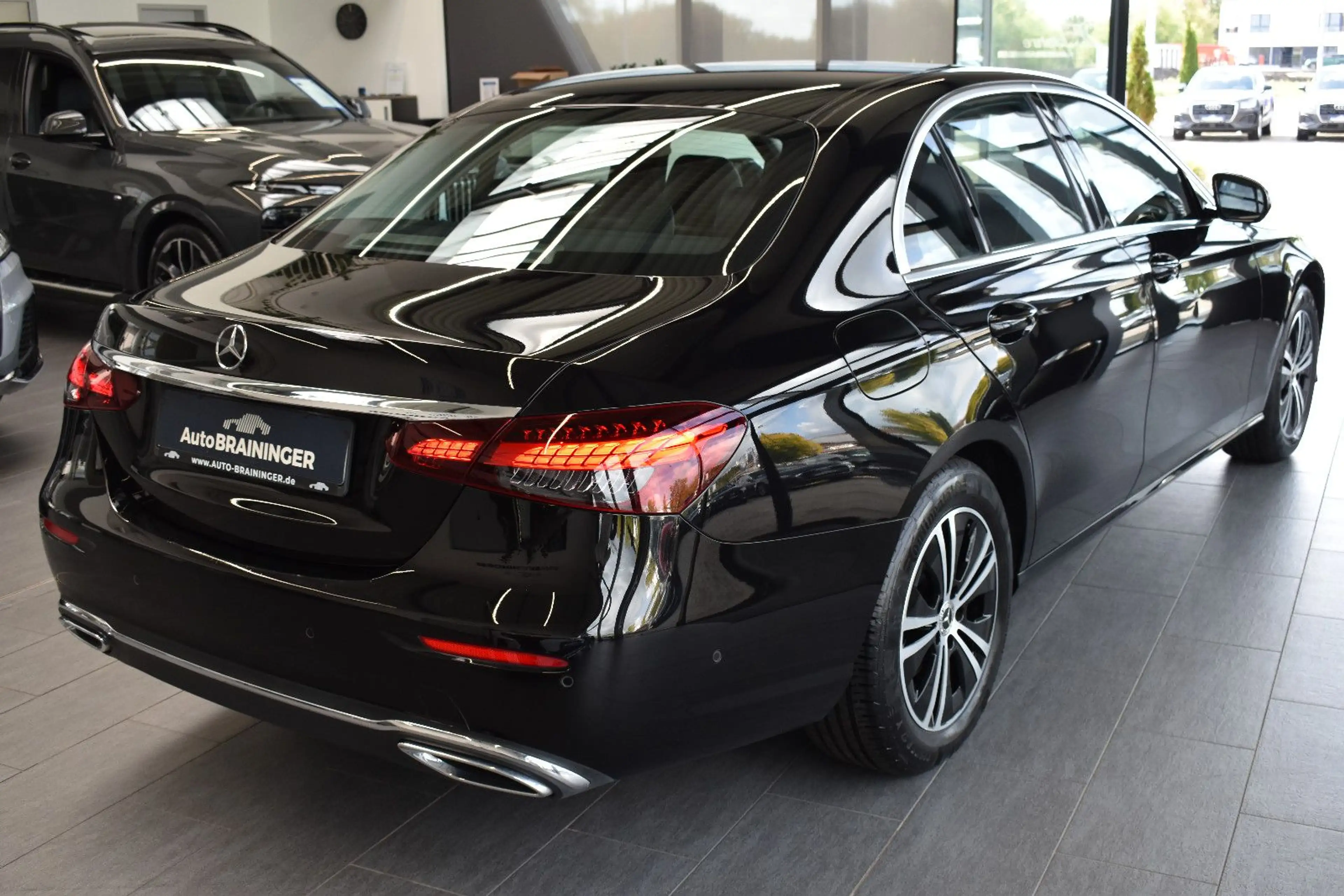 Mercedes-Benz E 220 E220d Limo Avantgarde 9G-tronic LED~AIR~WideScr. — photo 2
