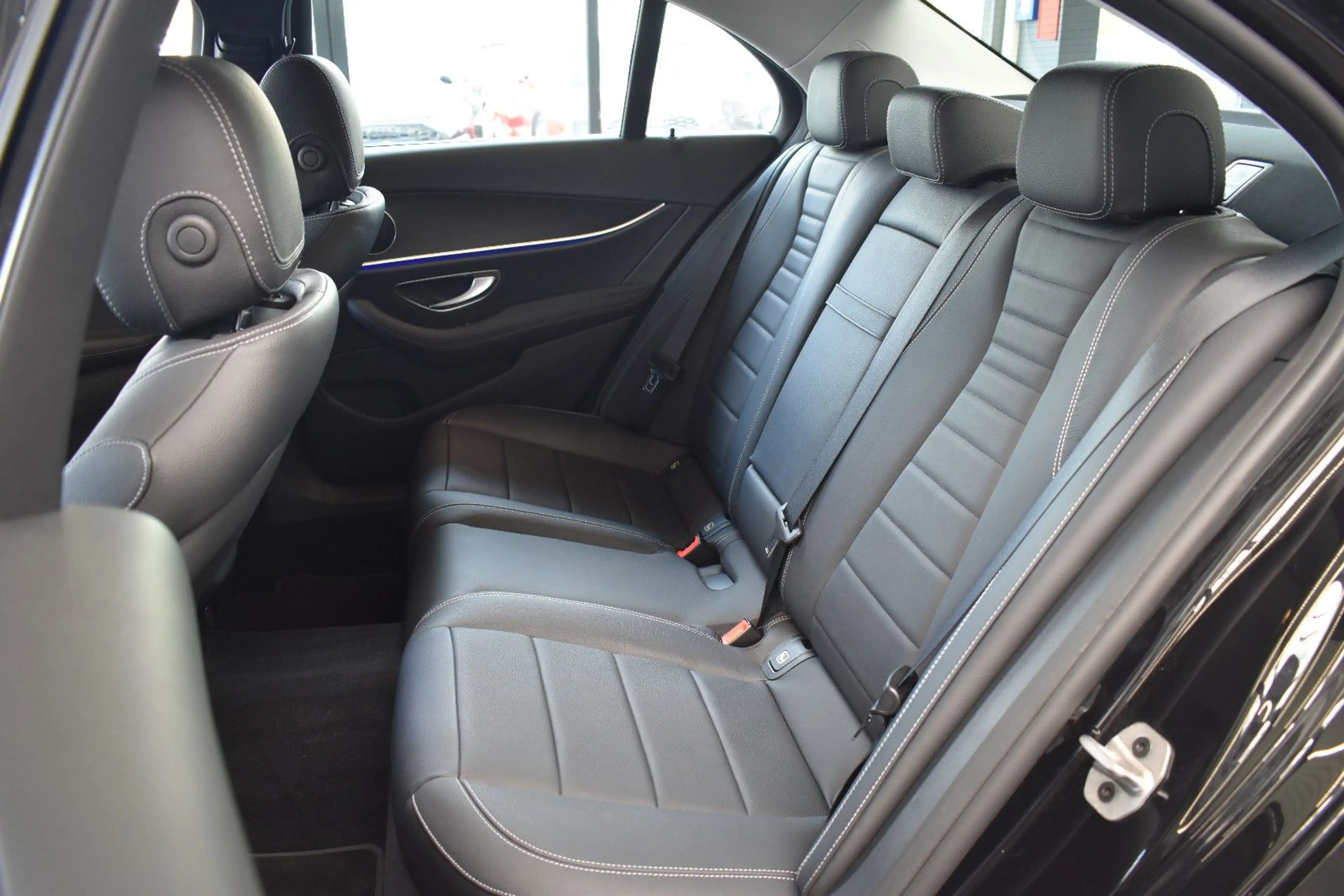 Mercedes-Benz E 220 E220d Limo Avantgarde 9G-tronic LED~AIR~WideScr. — photo 11
