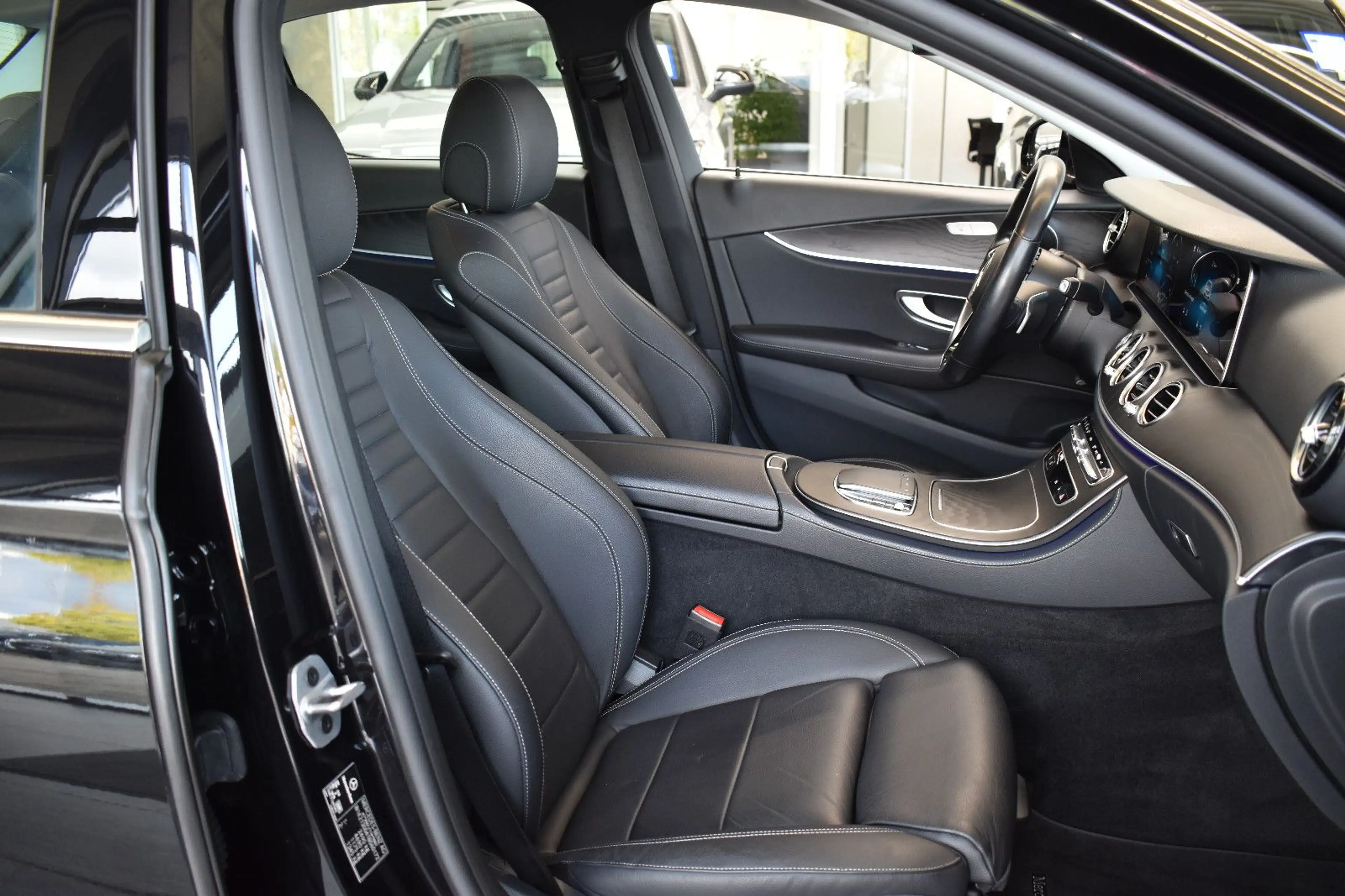 Mercedes-Benz E 220 E220d Limo Avantgarde 9G-tronic LED~AIR~WideScr. — photo 9