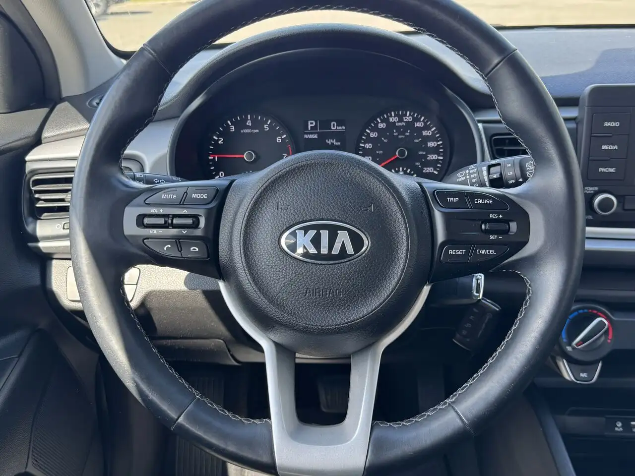 Kia Rio снимка Kia Rio