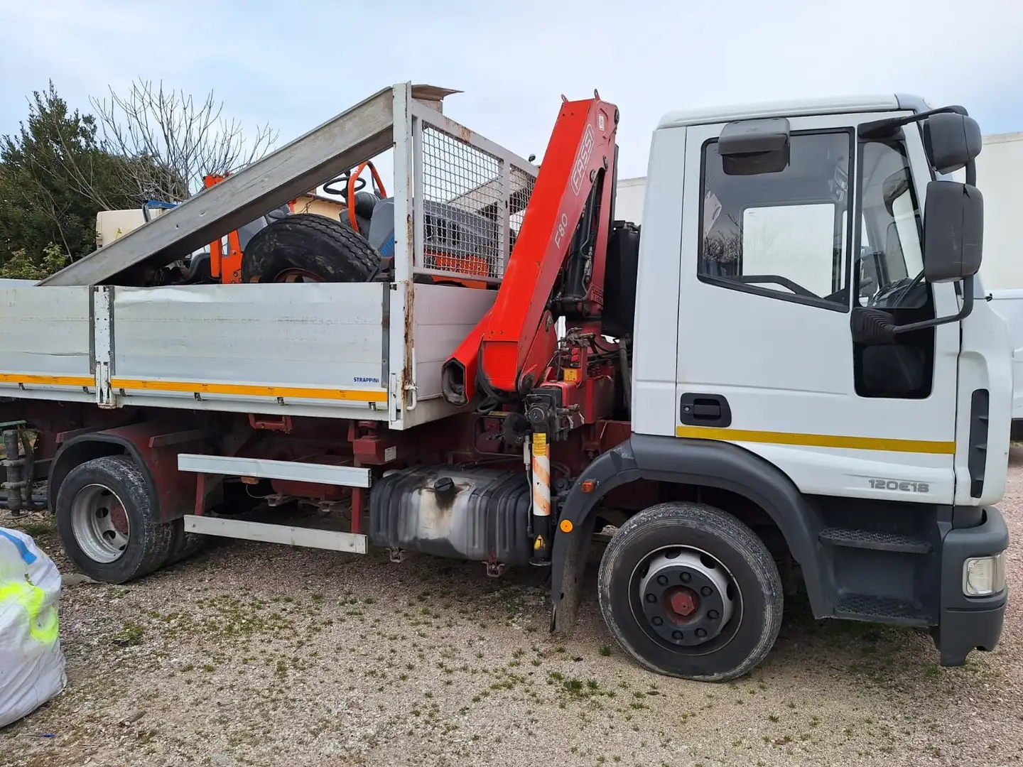 Iveco 120 con gru e RIBALTABILE - 2