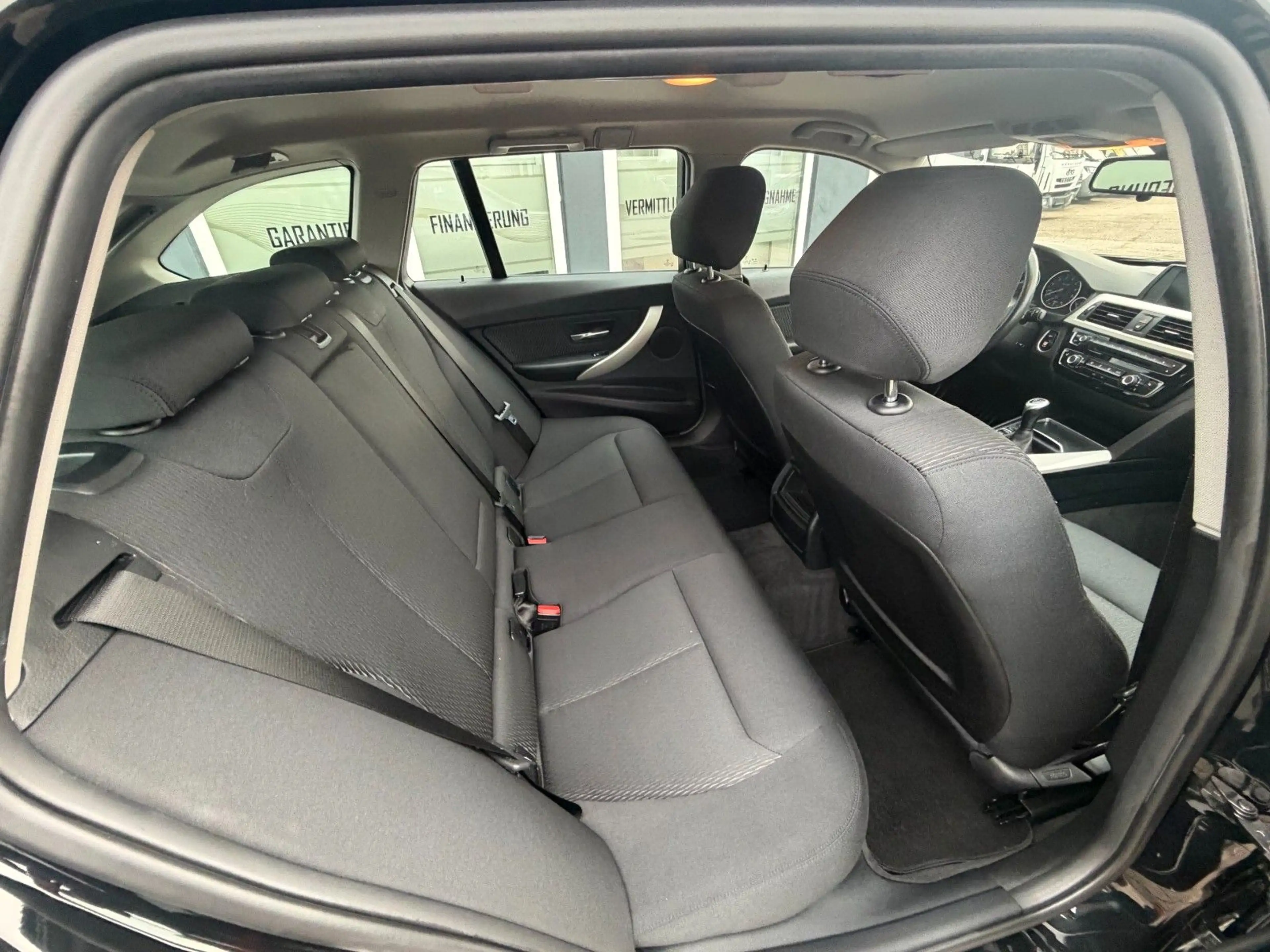 BMW 318 Touring/ PDC/ Klimaaut/ BMW-Scheckheft — photo 15