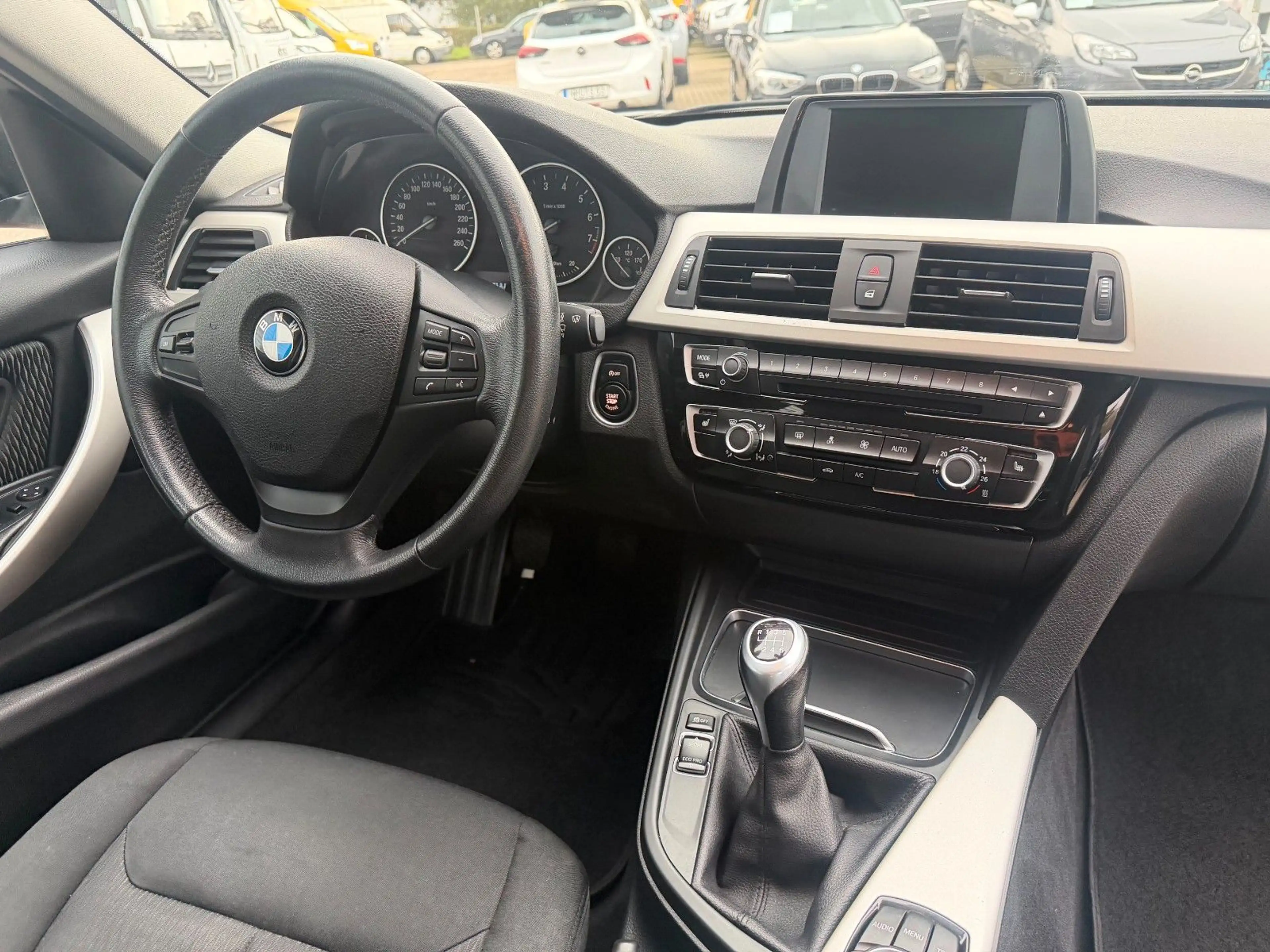 BMW 318 Touring/ PDC/ Klimaaut/ BMW-Scheckheft — photo 13