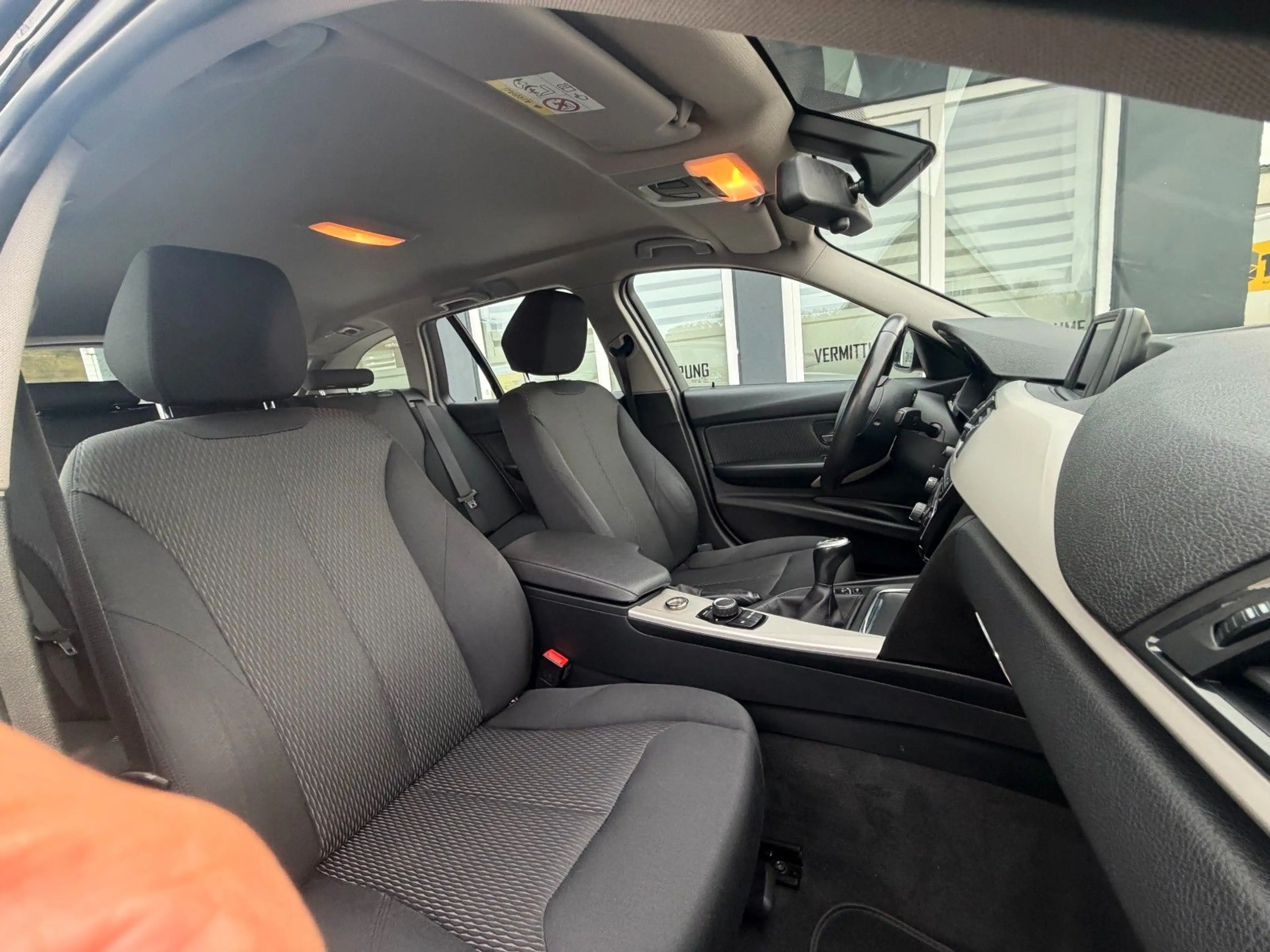 BMW 318 Touring/ PDC/ Klimaaut/ BMW-Scheckheft — photo 14