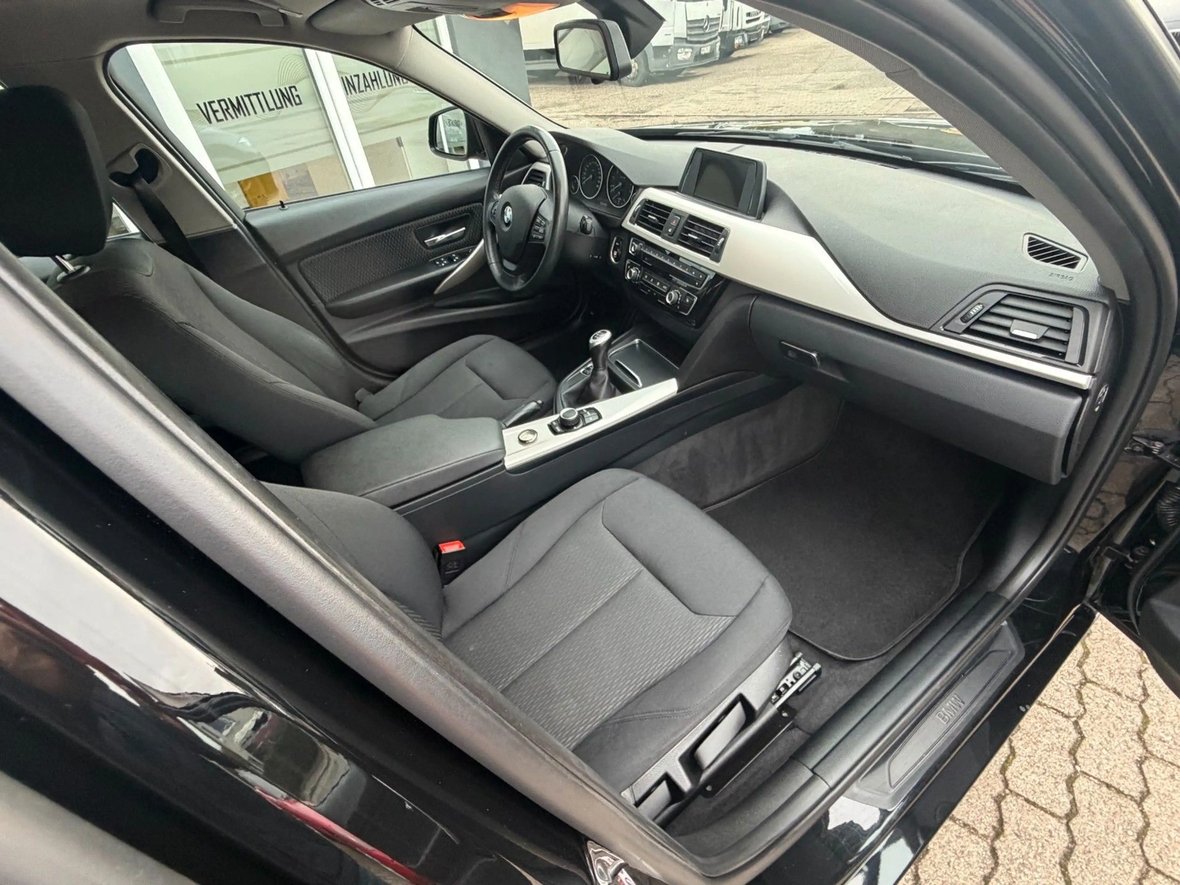 BMW 318 Touring/ PDC/ Klimaaut/ BMW-Scheckheft — photo 12