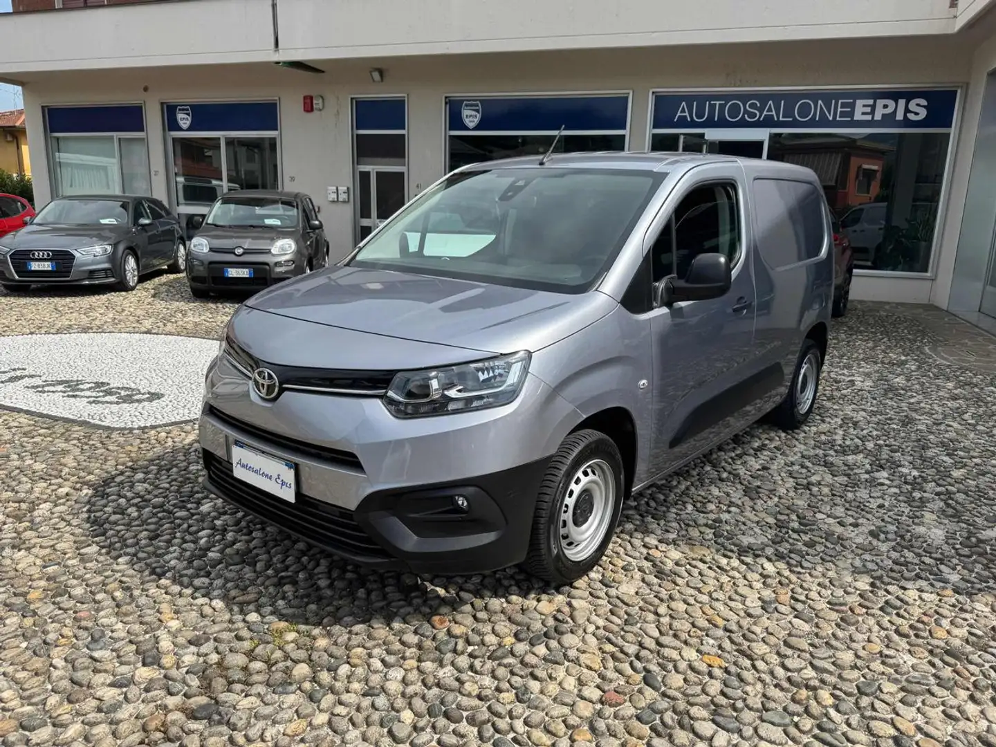 Toyota Proace City 1.2 110 CV S&S PC 4p. Comfort 3 posti Gris - 1