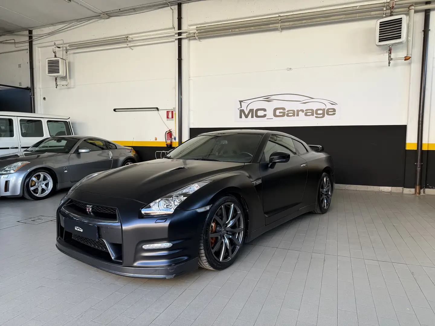 Nissan GT-R 3.8 V6 Black edition 550cv auto - 1