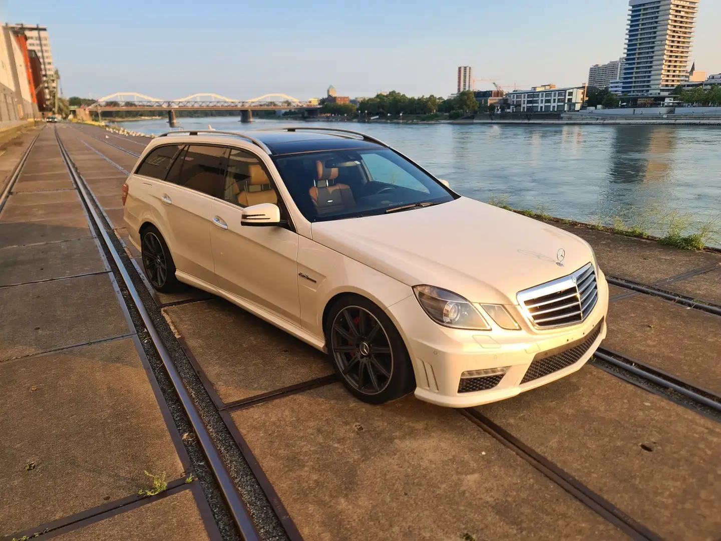 Mercedes-Benz E 63 AMG T Speedshift 7G-MCT DESIGNO AMG PERFORMANCE PACK - 2