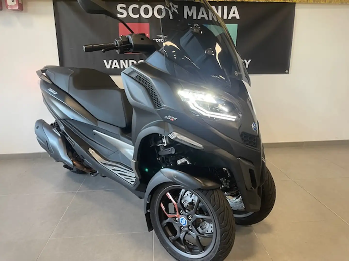 Piaggio MP3 530 Чёрный - 1