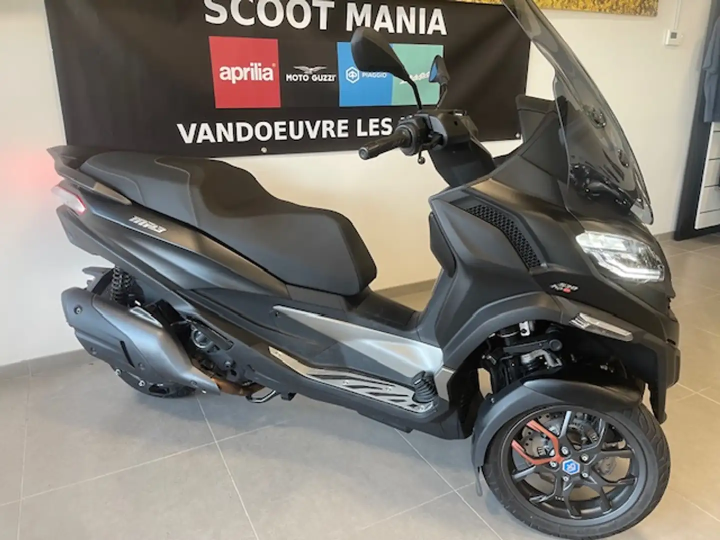 Piaggio MP3 530 Чёрный - 2