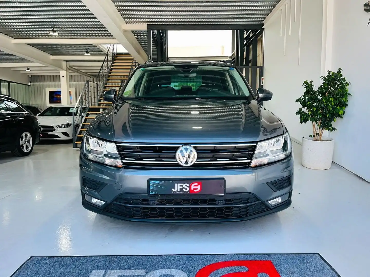 Volkswagen Tiguan 2.0TDI Advance 110kW (4.75) Gris - 2