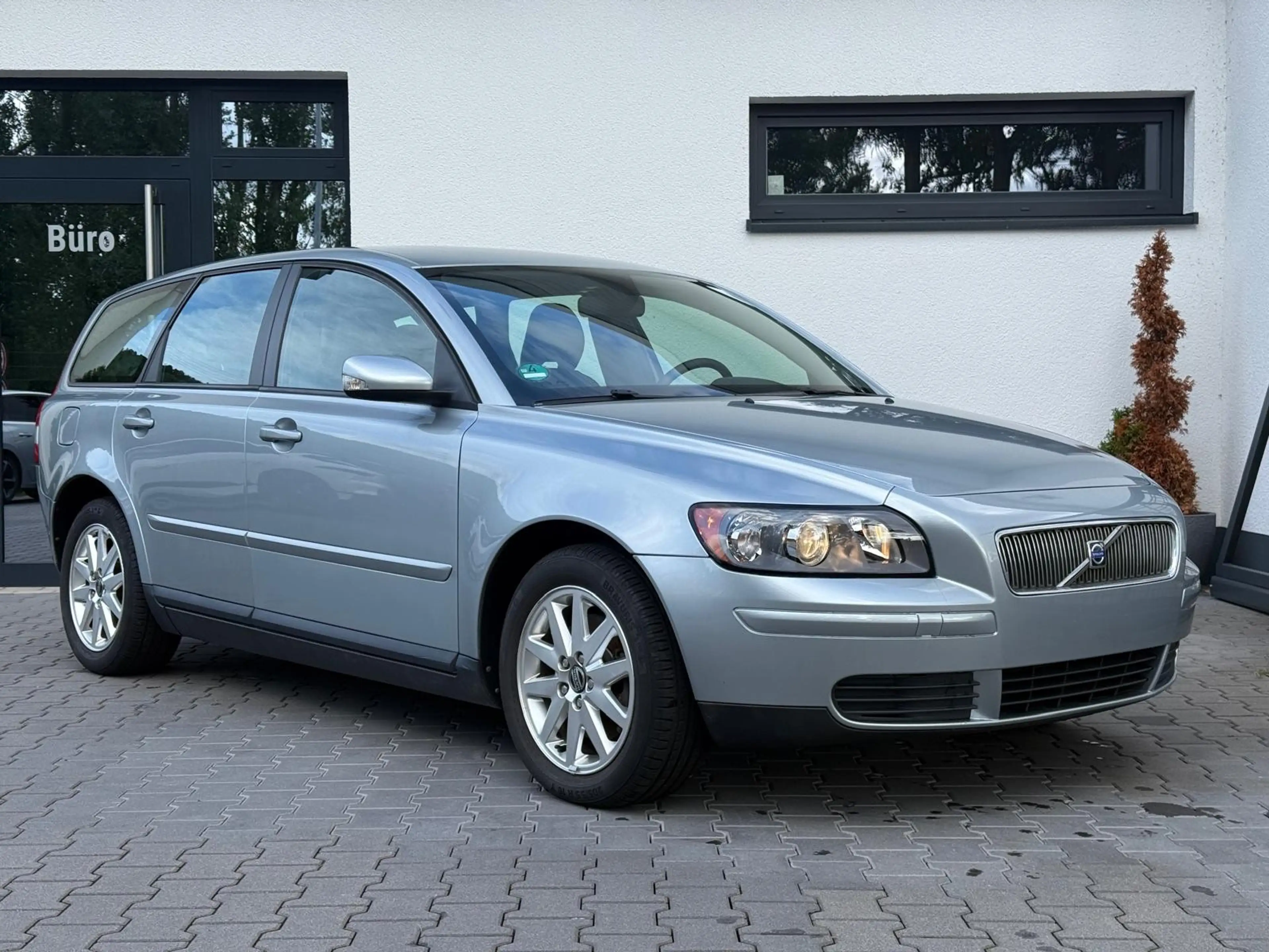 Volvo V50 2.4 Aut. KLIMAHU + Service NEU — photo 3