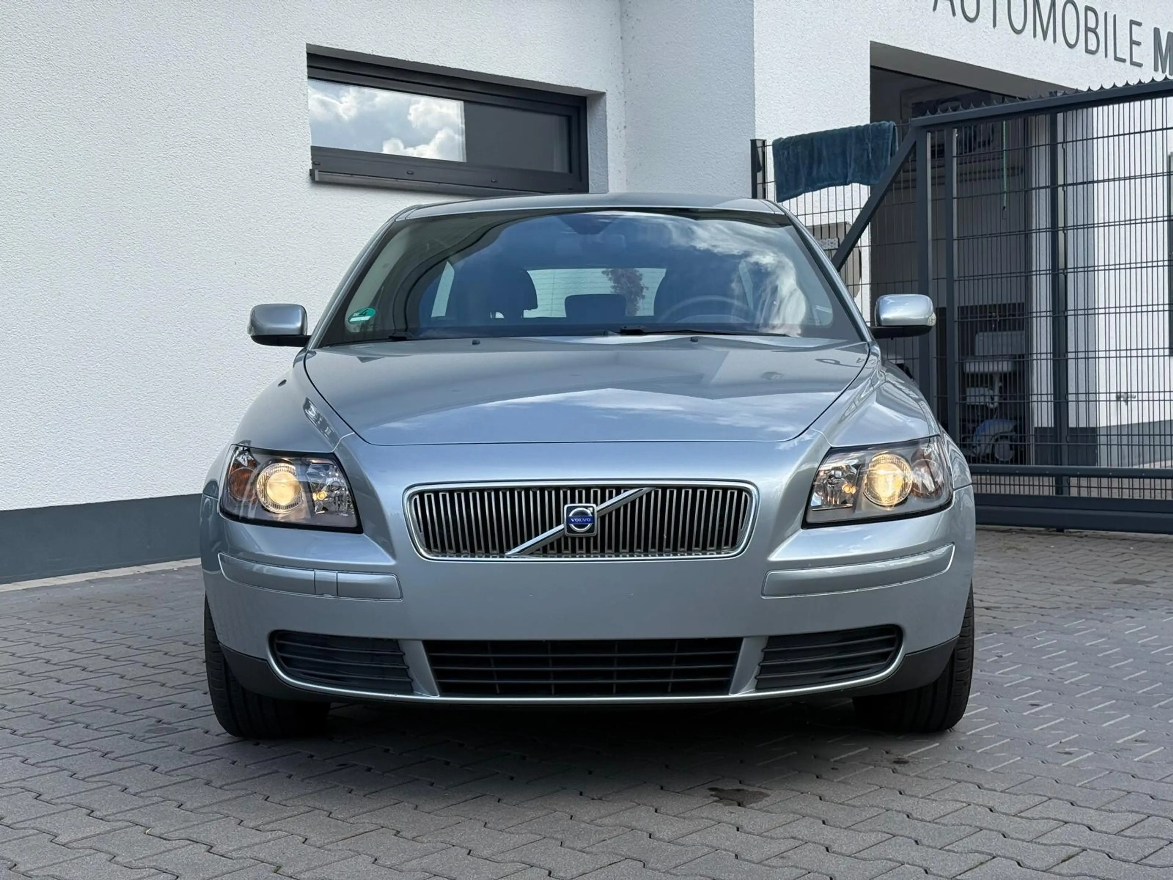 Volvo V50 2.4 Aut. KLIMAHU + Service NEU — photo 2