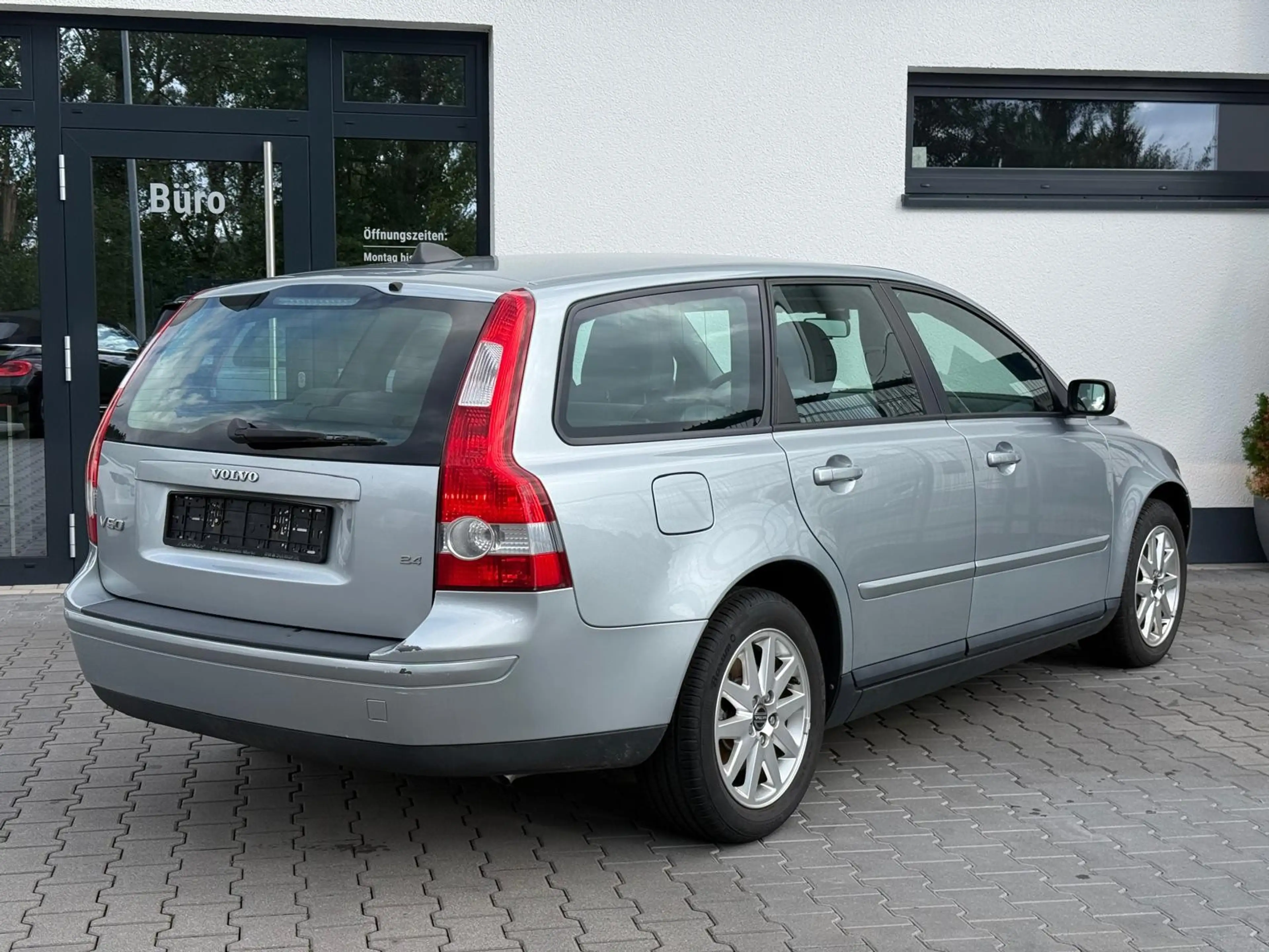 Volvo V50 2.4 Aut. KLIMAHU + Service NEU — photo 4