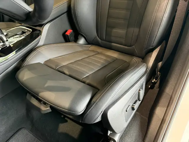 BMW X4 view 12