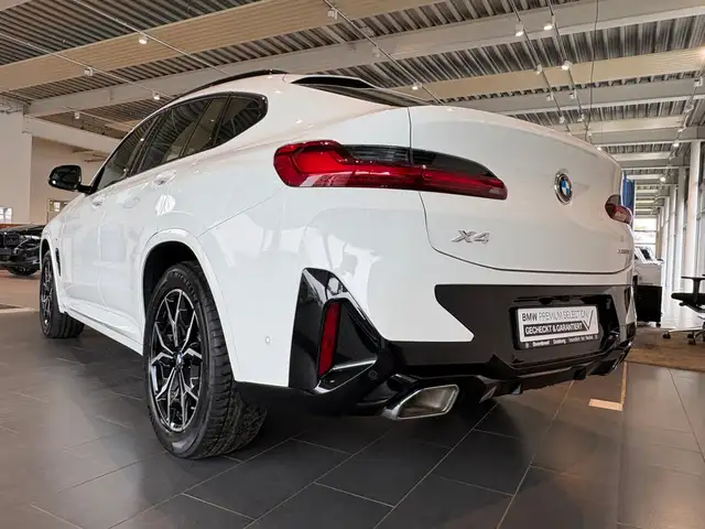 BMW X4 view 5
