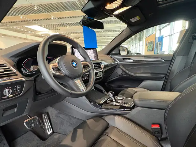 BMW X4 view 14