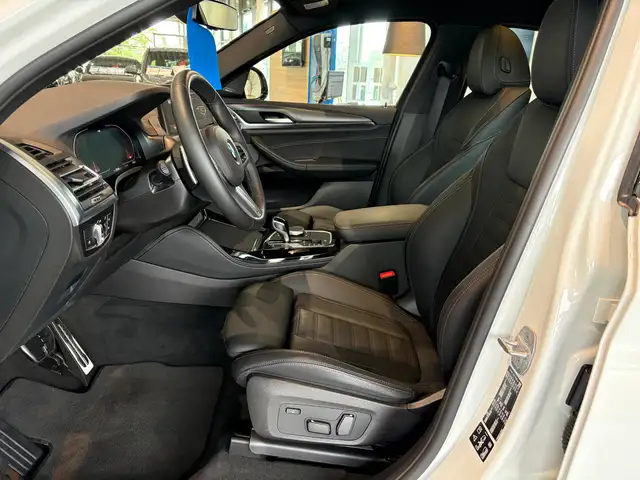 BMW X4 view 13