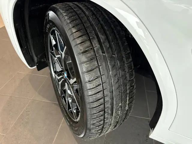 BMW X4 view 4