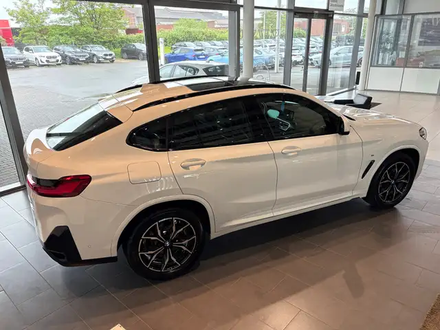BMW X4 view 8