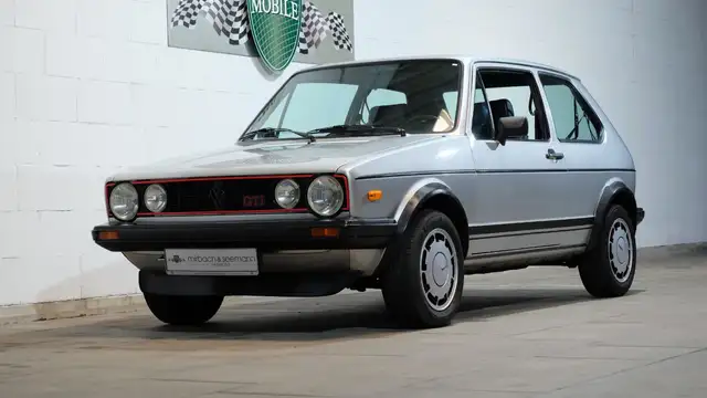 Volkswagen Golf 1 GTI 1,8 L - 5-Gang und Stahlschiebedach