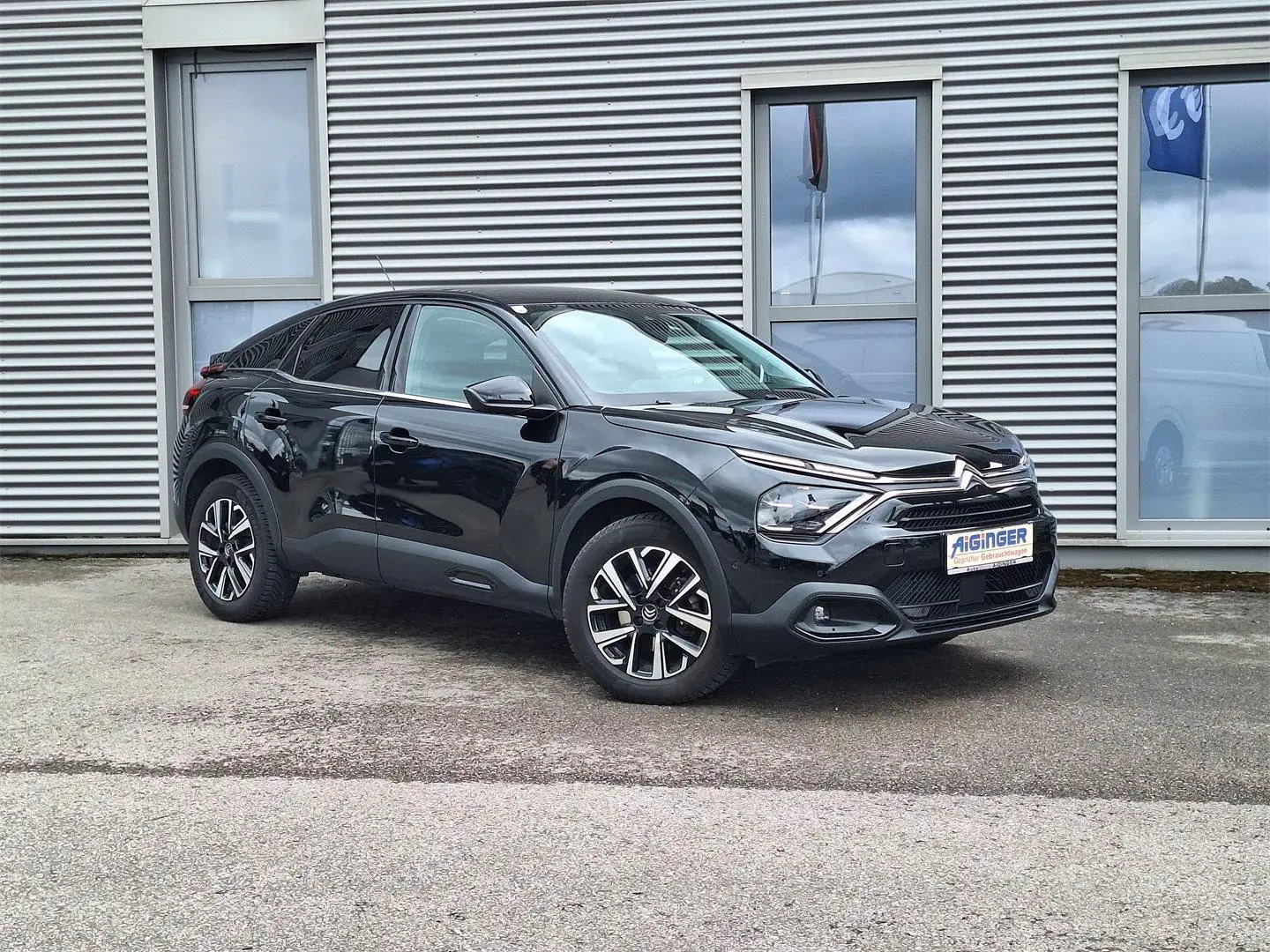 Citroen C4 BlueHDI 130 S&S Shine Edition EAT8 Aut. Schwarz - 1