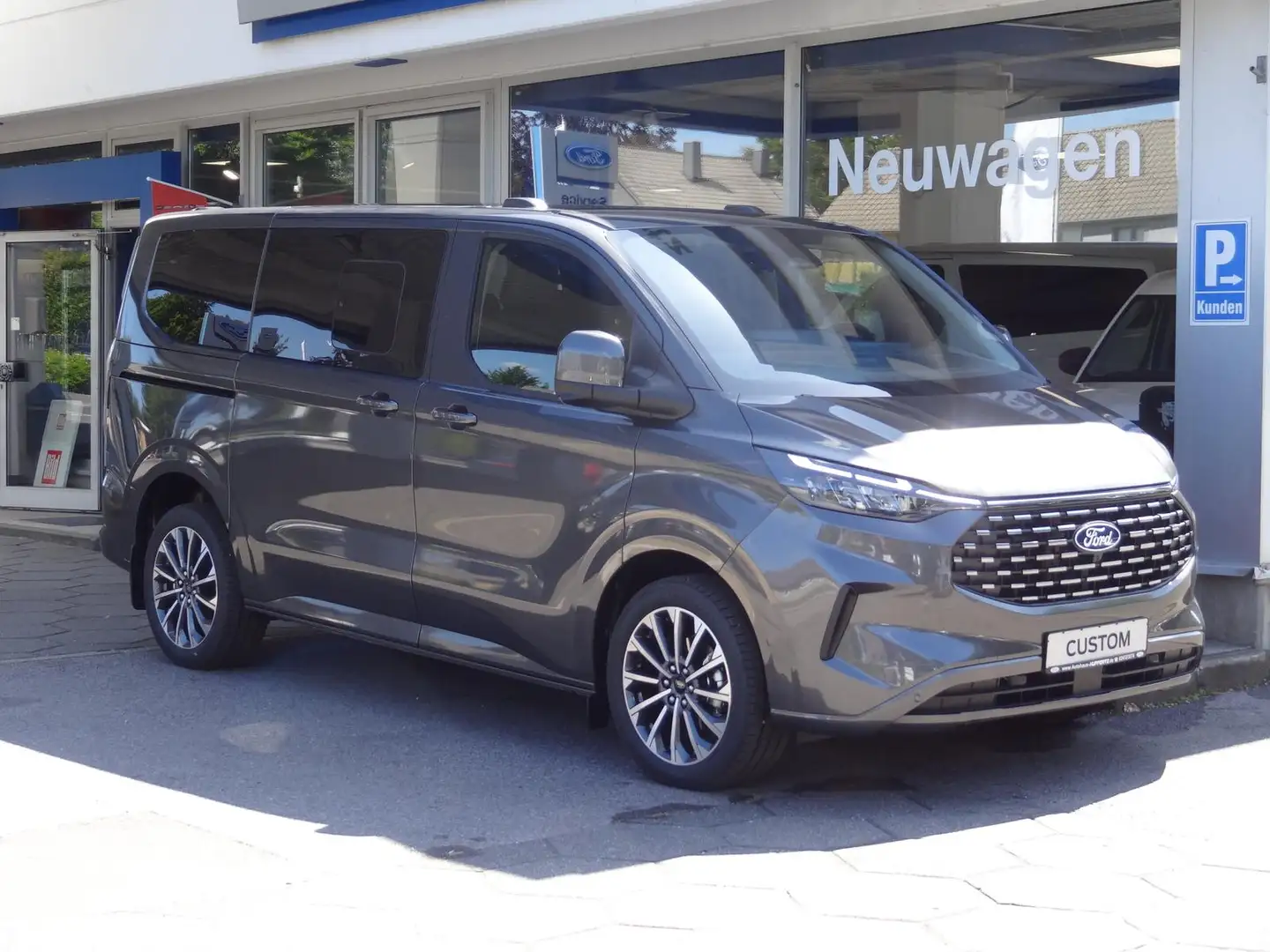 Ford Tourneo Custom Titanium-X L1 AWD AUT Pano AHK Grau - 2