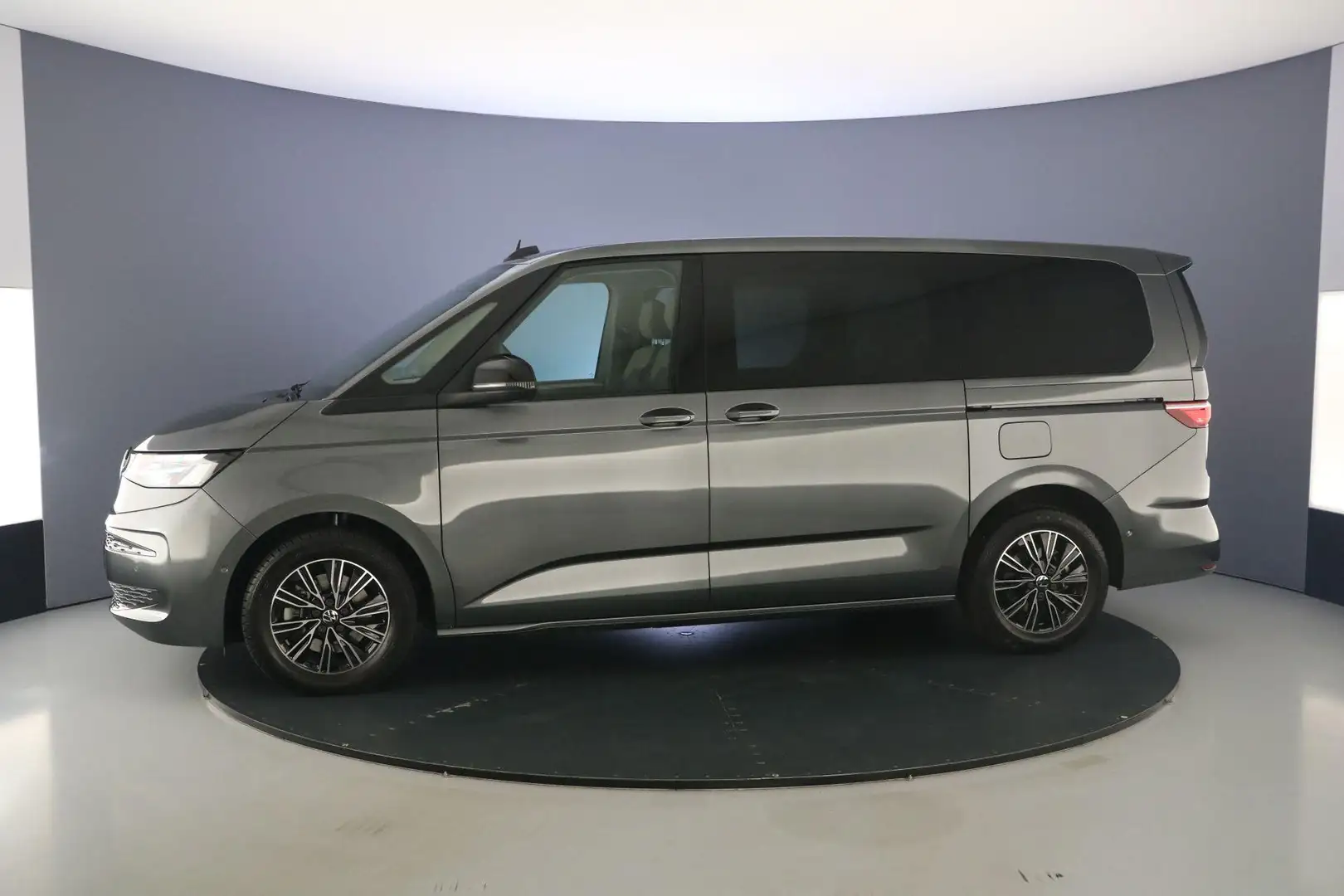Volkswagen T7 Multivan 1.4 218pk DSG eHybrid L2 | 7-zits | Navigatie | vi Grijs - 2