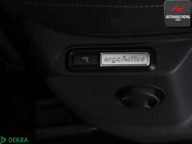 Volkswagen Tiguan Allspace view 12