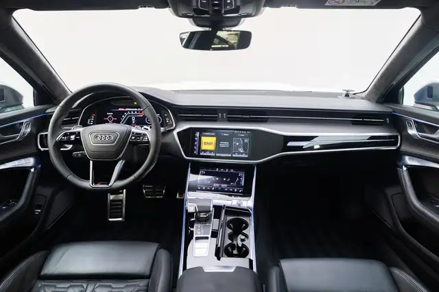Audi RS6 Avant view 5