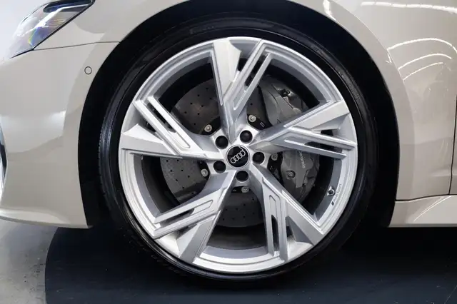 Audi RS6 Avant view 28