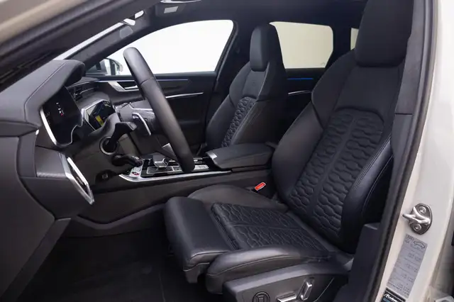 Audi RS6 Avant view 6