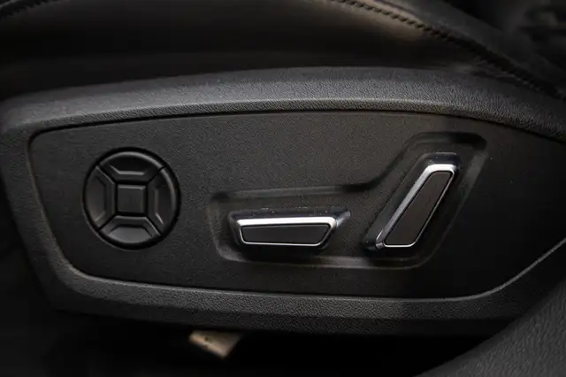 Audi RS6 Avant view 8