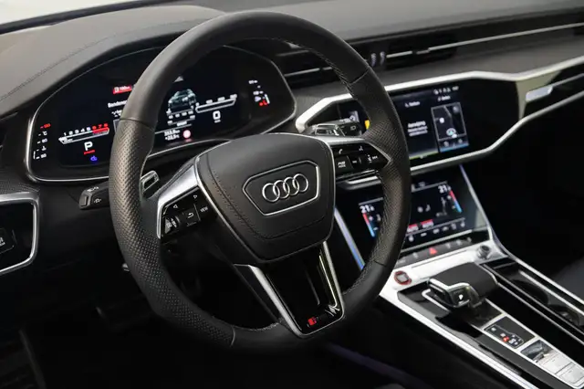 Audi RS6 Avant view 12