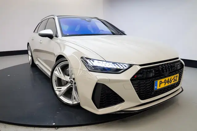 Audi RS6 Avant view 3