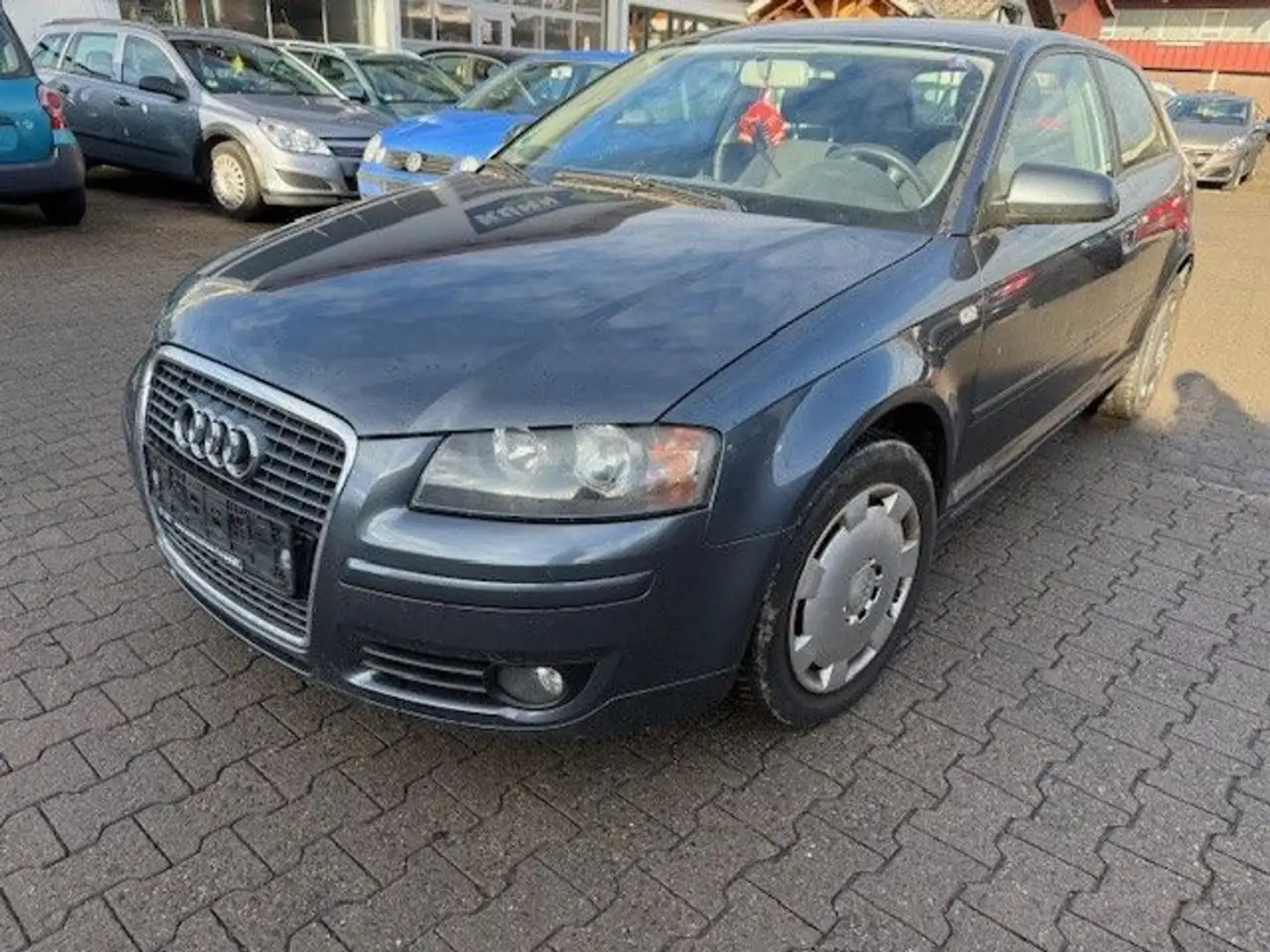 Audi A3 2.0TDI Attraction 140PS Grau - 1