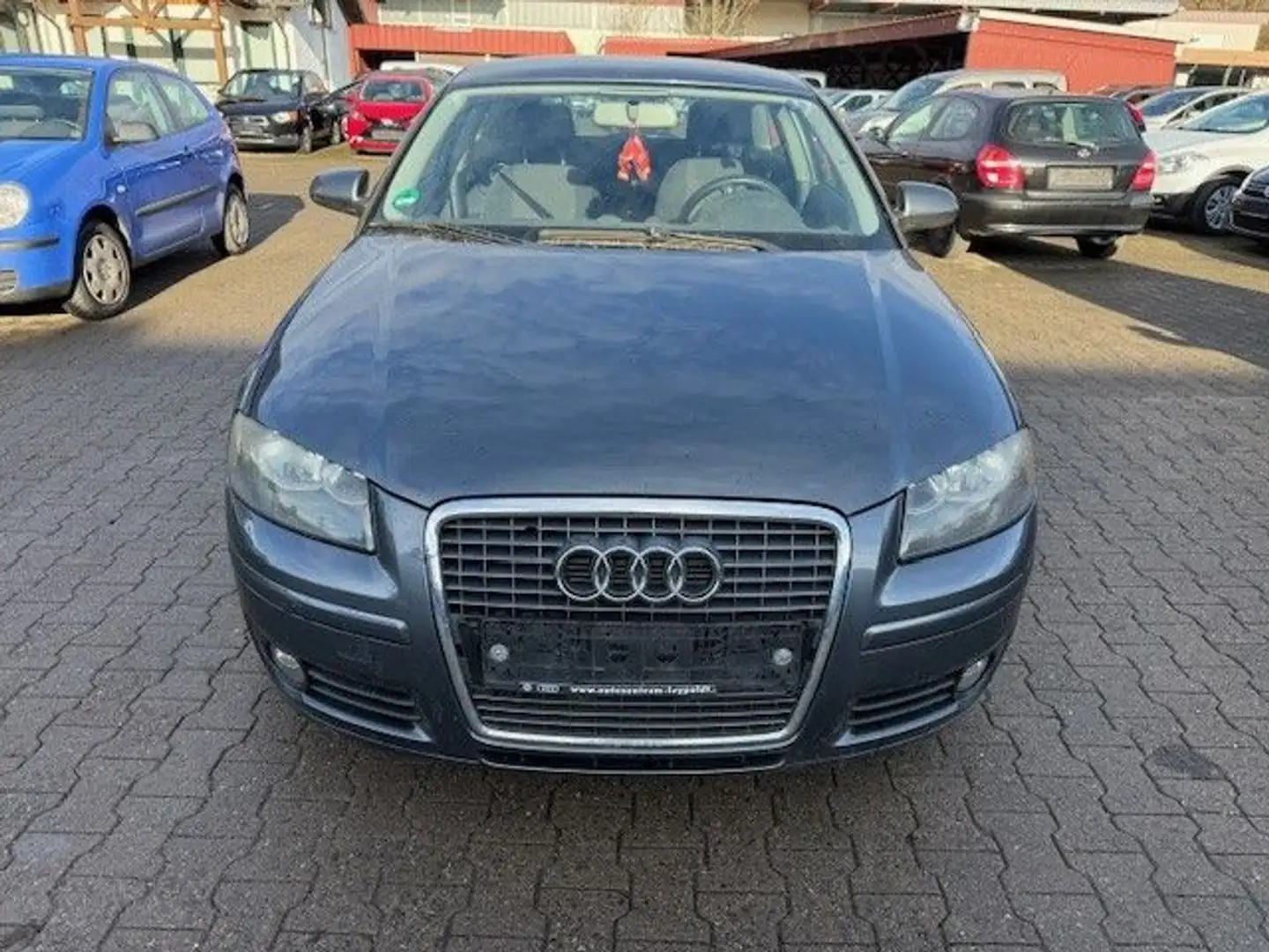 Audi A3 2.0TDI Attraction 140PS Grau - 2