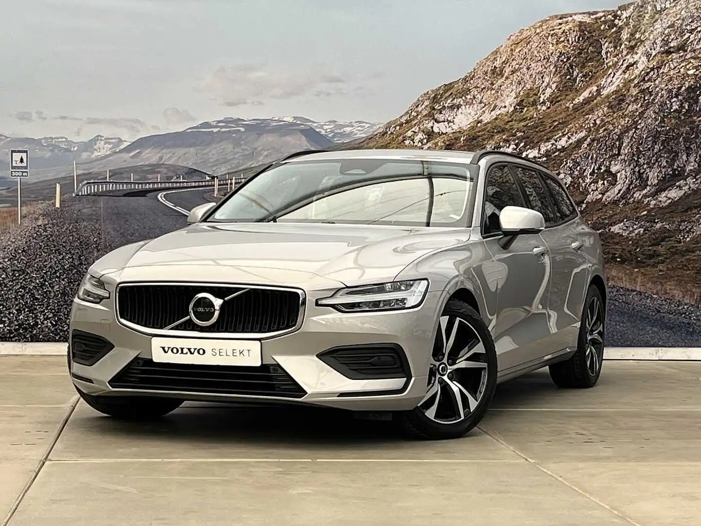 Volvo V60 B3 - ACC + BLIS + WINTER + 18' +... Argent - 1