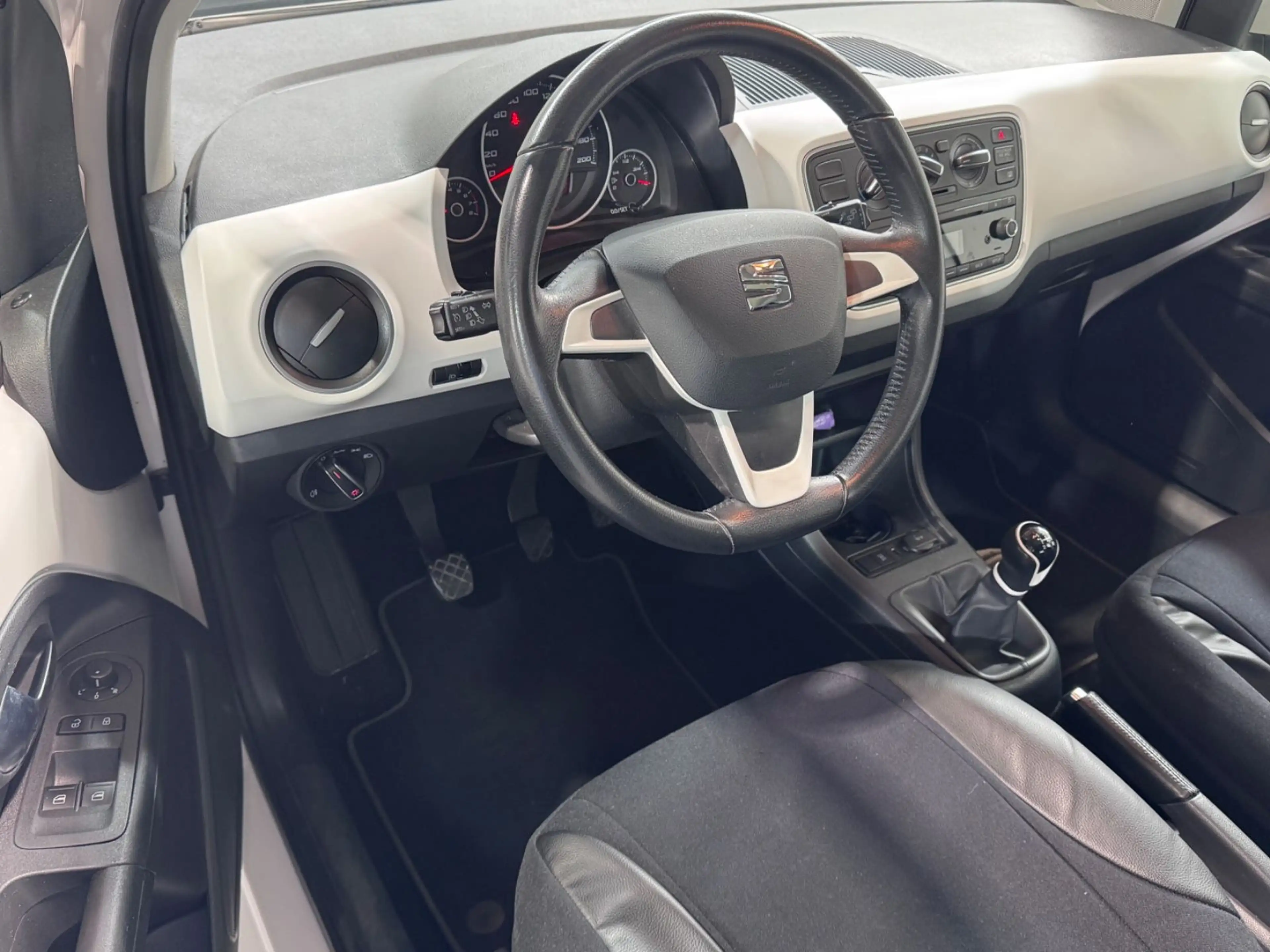 SEAT Mii Chic *Klimaanlage*Schiebedach*Tempomat* — photo 3