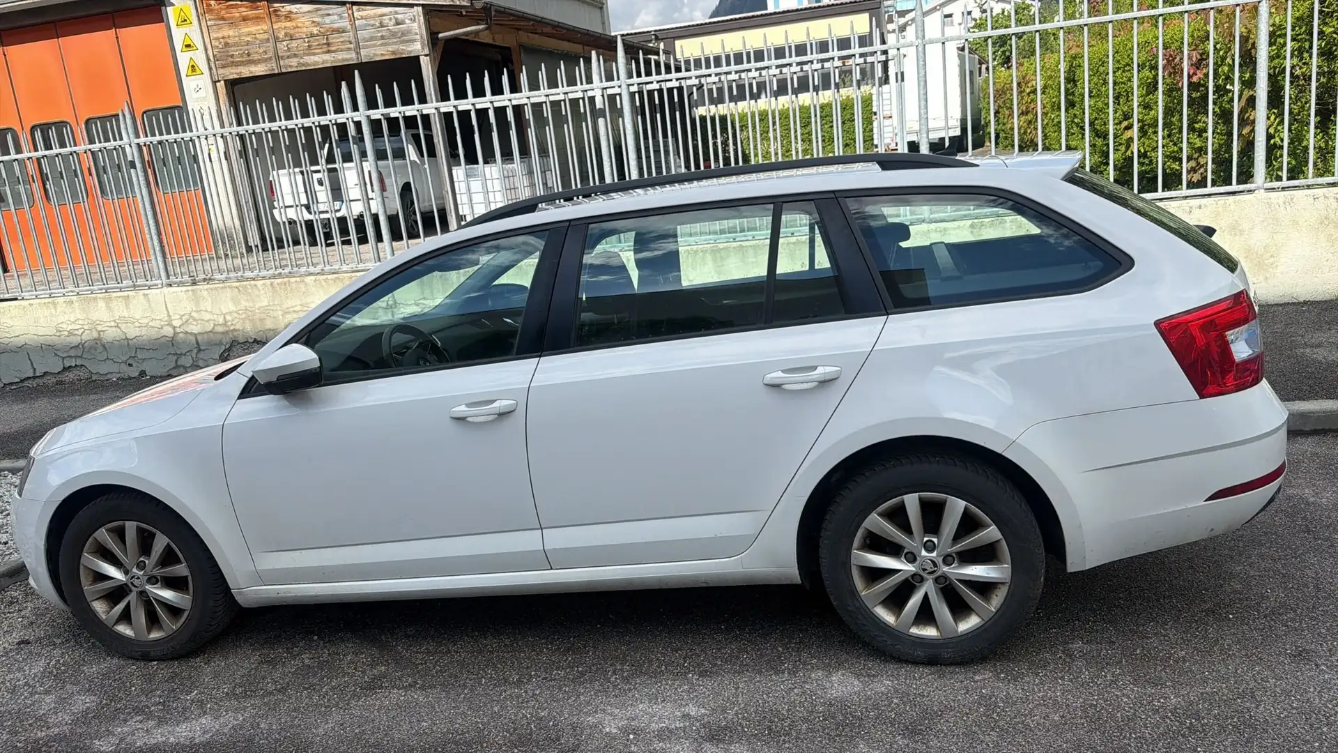 Skoda Octavia Octavia Combi 2,0 TDI Tüv neu Euro6b PERFEKT!!! Weiß - 2