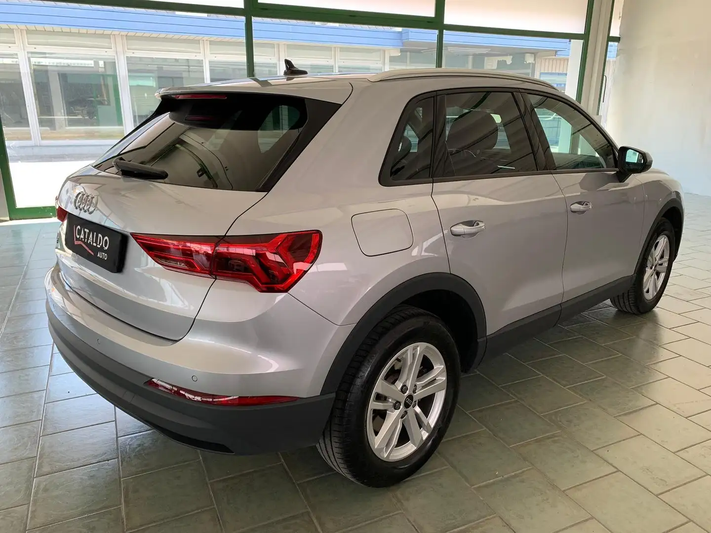 Audi Q3 Q3 45 1.4 tfsi e Business s-tronic Silber - 2