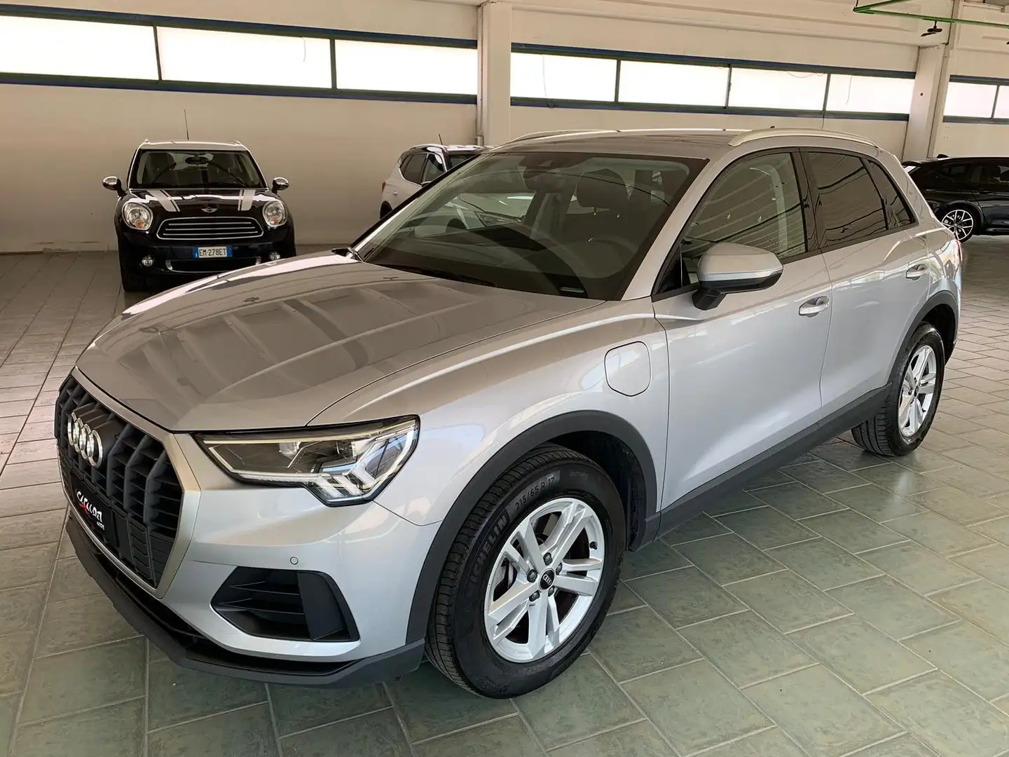 Audi Q3 Q3 45 1.4 tfsi e Business s-tronic Silber - 1