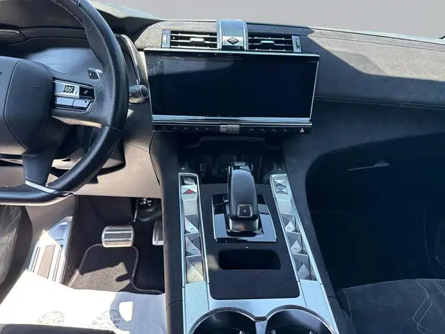 DS Automobiles DS 7 view 12
