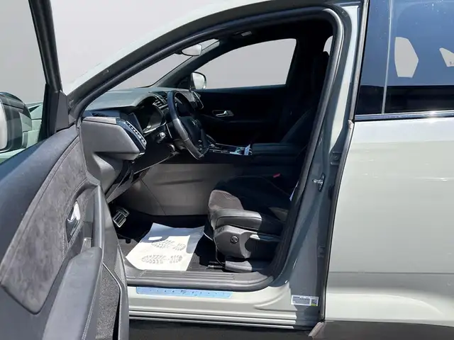 DS Automobiles DS 7 view 11